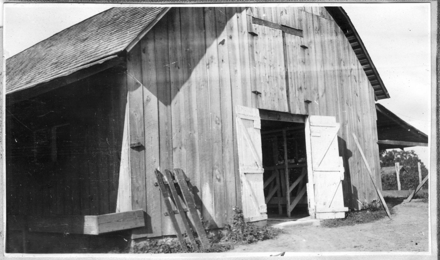 142~Williamson Bros. Barn Aug 1920.jpg
